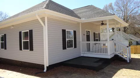 Exterior - 116 Wright St, Laurens, SC 29360 photo 6 of 9