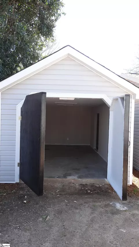 Exterior - 116 Wright St, Laurens, SC 29360 photo 7 of 9