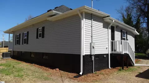 Exterior - 116 Wright St, Laurens, SC 29360 photo 4 of 9