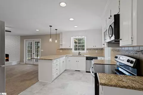 Kitchen - 504 Windward Way, Greer, SC 29650 photo 2 of 2