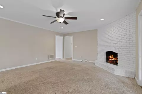 Living - 504 Windward Way, Greer, SC 29650 photo 2 of 3
