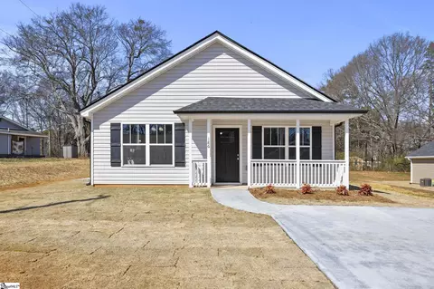 186 Sherwood Dr, Wellford, SC 29385