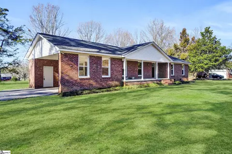 102 Hillcrest Dr, Clinton, SC 29325