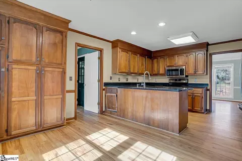 Kitchen - 104 E Shallowstone Rd, Greer, SC 29650 photo 3 of 4