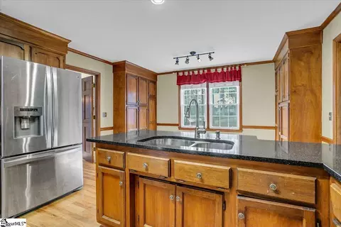 Kitchen - 104 E Shallowstone Rd, Greer, SC 29650 photo 2 of 4