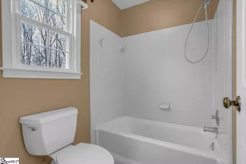 Bath - 104 E Shallowstone Rd, Greer, SC 29650 photo 2 of 4