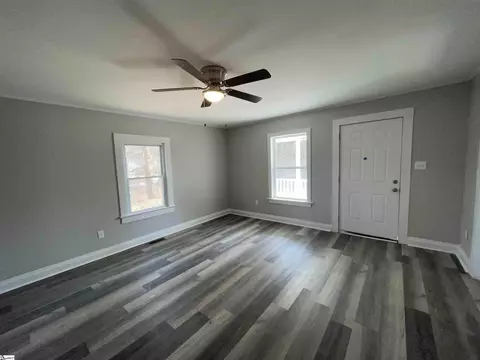 2 W 4th St, Williamston, SC 29697 photo 2