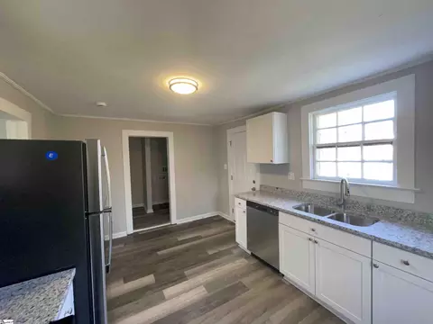 2 W 4th St, Williamston, SC 29697 photo 4