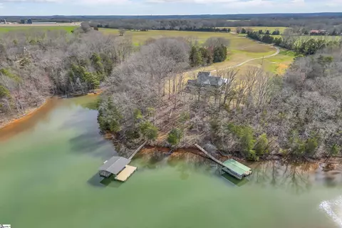 111 Grand Slam Dr, Starr, SC 29684