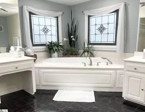 Bath - 908 Devenger Rd, Greer, SC 29650 photo 2 of 2