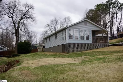 11 Phillips Dr, Travelers Rest, SC 29690
