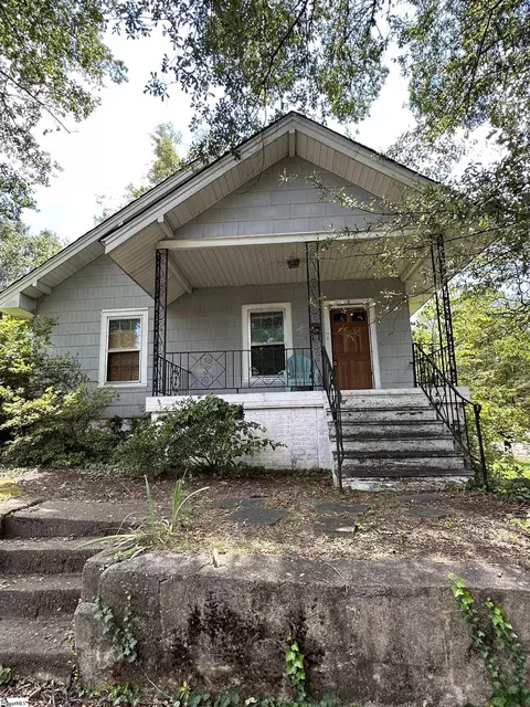 2 A St, Greenville, SC 29611