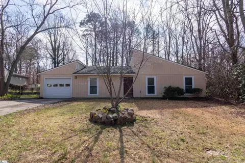 25 Oak Glen Dr, Greenville, SC 29607