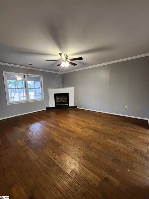 Living - 104 C Pinnacle Ln, Easley, SC 29642 photo 2 of 2
