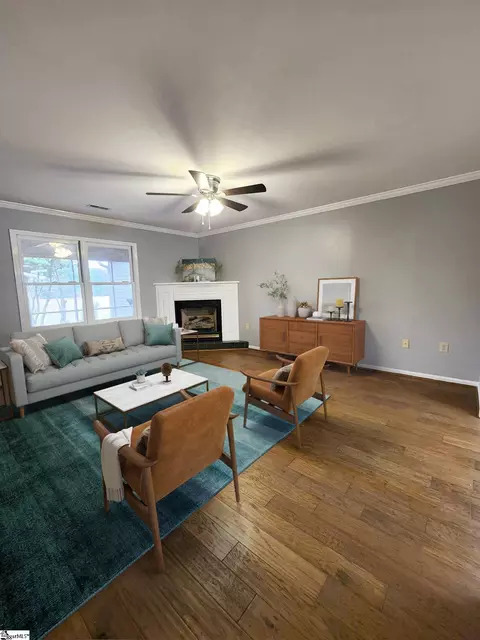 Living - 104 C Pinnacle Ln, Easley, SC 29642 photo 1 of 2