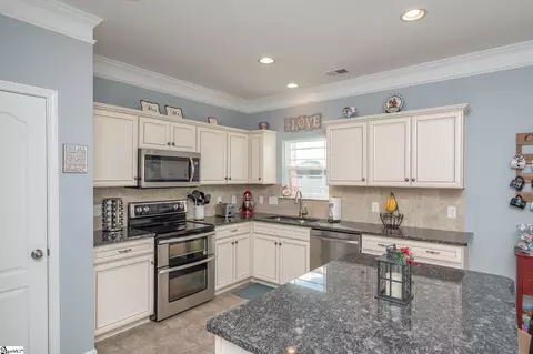 Kitchen - 319 Skye Rd, Easley, SC 29642 photo 4 of 4