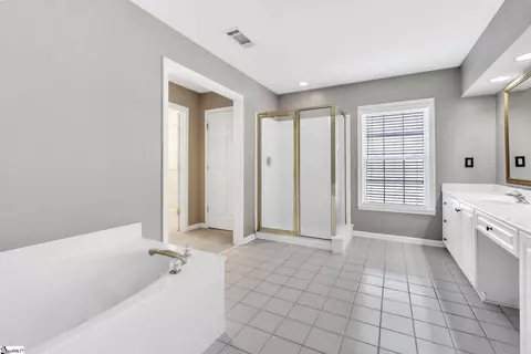 Bath - 7 Blanton Ln, Greer, SC 29650 photo 3 of 4