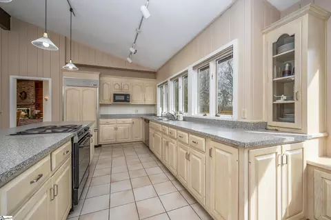 Kitchen - 433 Winterset Trl, Tryon, NC 28782 photo 2 of 3