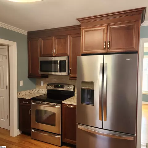 Kitchen - 102 Camperdown Ct, Easley, SC 29642 photo 4 of 7