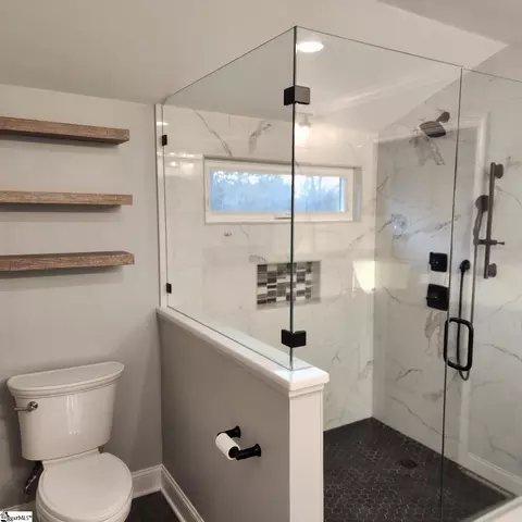 Bath - 102 Camperdown Ct, Easley, SC 29642 photo 4 of 5