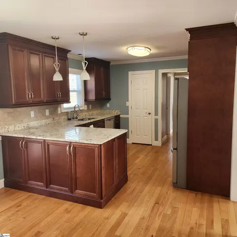 Kitchen - 102 Camperdown Ct, Easley, SC 29642 photo 5 of 7
