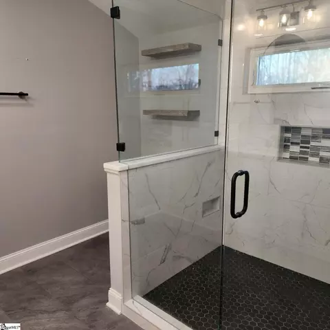 Bath - 102 Camperdown Ct, Easley, SC 29642 photo 2 of 5