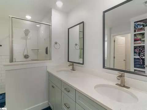 Bath - 415 Dickson Rd, Campobello, SC 29322 photo 1 of 5