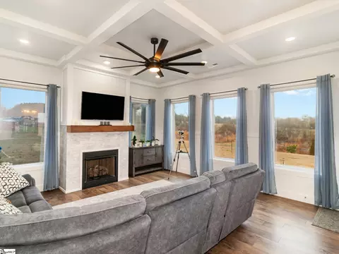 Living - 415 Dickson Rd, Campobello, SC 29322 photo 3 of 4