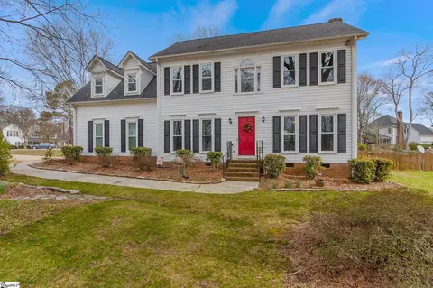 8 Farming Creek Dr, Simpsonville, SC 29680