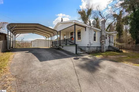 22 Hunters Ct, Laurens, SC 29360