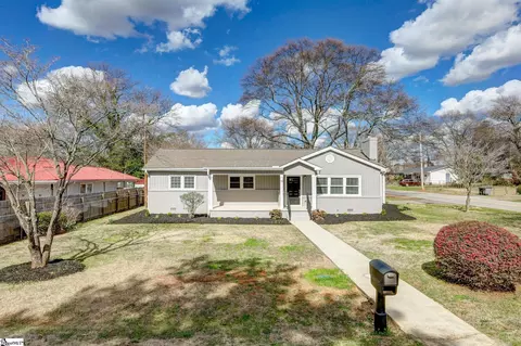 19 Brownwood Dr, Greenville, SC 29611