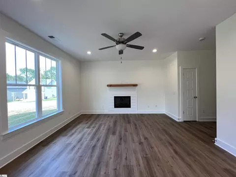 Living - 219 Amsterdam Rd, Easley, SC 29640 photo 2 of 3