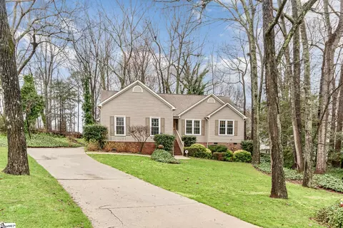 8 Hedgefield Ct, Simpsonville, SC 29680