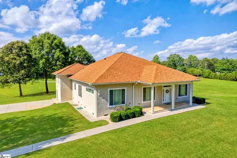 499 Woodside Rd, Simpsonville, SC 29680