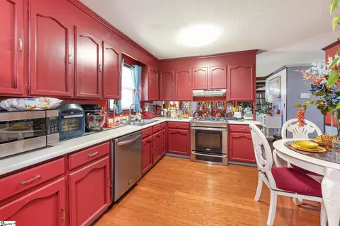 Kitchen - 12 Rolingreen Rd, Greer, SC 29651 photo 1 of 4
