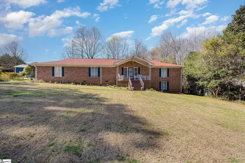 12 Rolingreen Rd, Greer, SC 29651