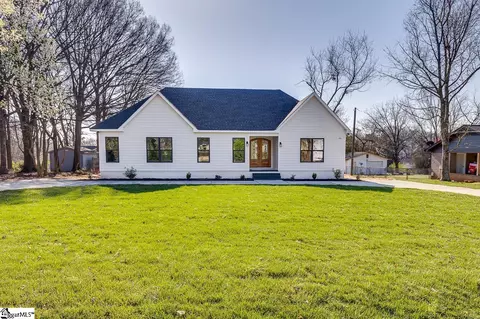 111 Wolfe Rd, Greer, SC 29650