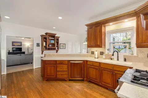 Kitchen - 304 Holborne Dr, Easley, SC 29642 photo 3 of 5
