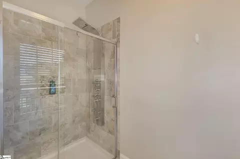 Bath - 304 Holborne Dr, Easley, SC 29642 photo 2 of 5