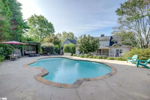 Exterior - 304 Holborne Dr, Easley, SC 29642 photo 6 of 10