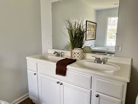 Bath - 441 Hickory Dr, Startex, SC 29377 photo 3 of 5