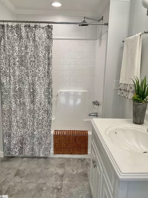 Bath - 441 Hickory Dr, Startex, SC 29377 photo 1 of 5