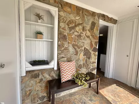 Entry Way - 441 Hickory Dr, Startex, SC 29377 photo 4 of 5