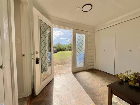 Entry Way - 441 Hickory Dr, Startex, SC 29377 photo 3 of 5