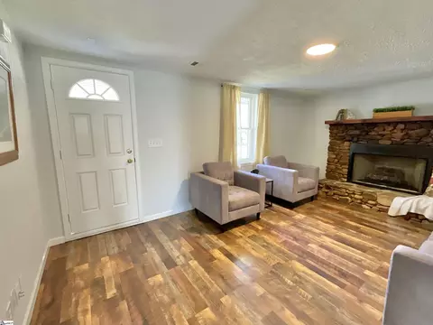 Entry Way - 441 Hickory Dr, Startex, SC 29377 photo 1 of 5