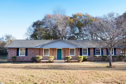 9 Riggs St, Greenville, SC 29611