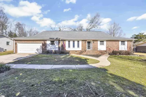 513 Poinsettia Dr, Simpsonville, SC 29681