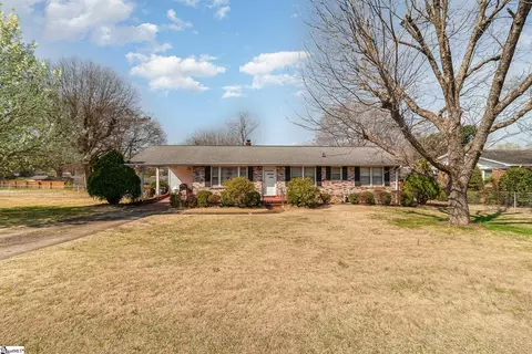 114 Hiwassee Dr, Greenville, SC 29617
