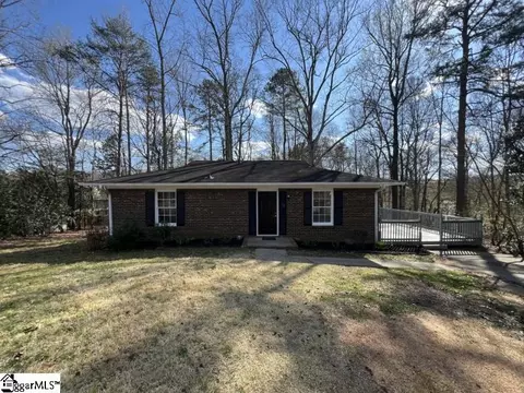 14 Oakridge Ct, Wellford, SC 29385