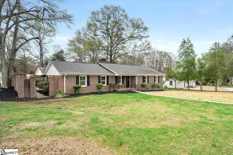 101 Poinsettia Dr, Simpsonville, SC 29681